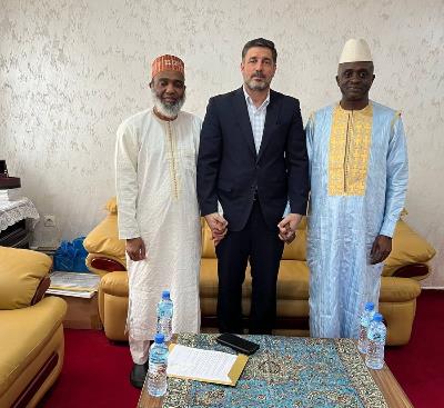 Rencontre de lAmbassadeur dIran avec le Secrétaire Général des Affaires Religieuses de Guinée : Présentation de linvitation à lExposition Internat